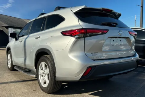 More photos of 2023 Toyota Highlander LE at AutoGiant USA Fishers, IN