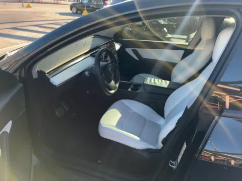 More photos of 2021 Tesla Model Y Long Range at AutoGiant USA Fishers, IN