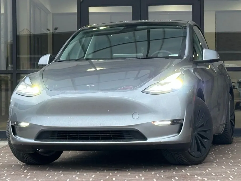 2024 Tesla Model Y Long Range's photo