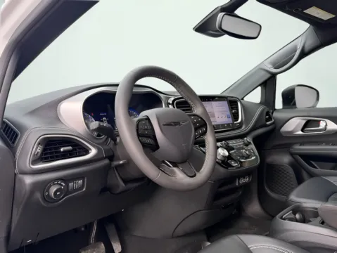 Photos of 2023 Chrysler Pacifica Touring L for sale in Fishers, IN at AutoGiant USA Fishers