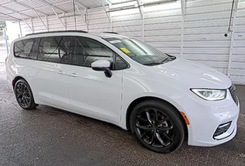 Photos of 2023 Chrysler Pacifica Touring L for sale in Fishers, IN at AutoGiant USA Fishers