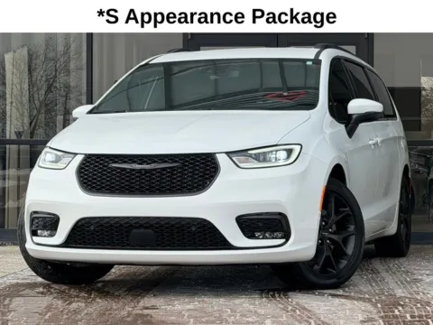 White 2023 Chrysler Pacifica Touring L for sale in Fishers, IN