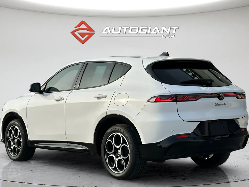 2025 Alfa Romeo Tonale Base - Photo 8