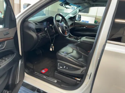 More photos of 2018 Cadillac Escalade ESV Premium at AutoGiant USA Fishers, IN