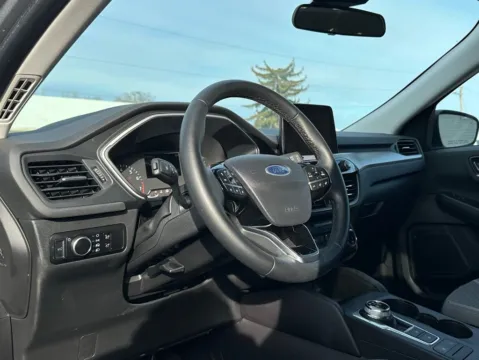 Photos of 2022 Ford Escape SE for sale in Fishers, IN at AutoGiant USA Fishers