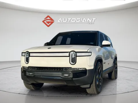 More photos of 2022 Rivian R1S Adventure at AutoGiant USA Fishers, IN