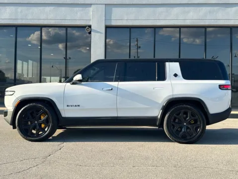 More photos of 2022 Rivian R1S Adventure at AutoGiant USA Fishers, IN