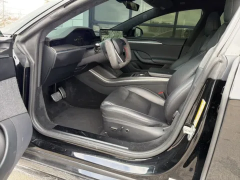 More photos of 2021 Tesla Model S Plaid at AutoGiant USA Fishers, IN