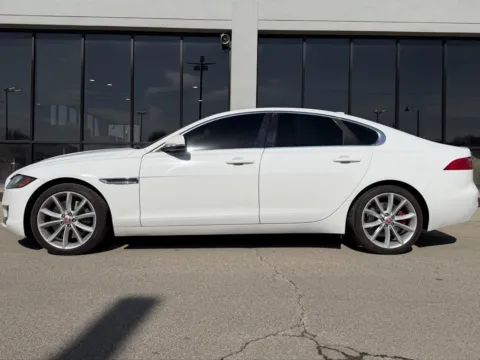 More photos of 2016 Jaguar XF 35t Premium at AutoGiant USA Fishers, IN