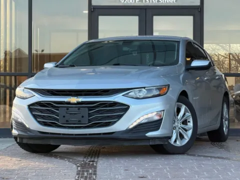 Silver 2019 Chevrolet Malibu LT for sale in Fishers, IN