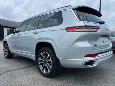 More photos of 2022 Jeep Grand Cherokee L Overland at AutoGiant USA Fishers, IN