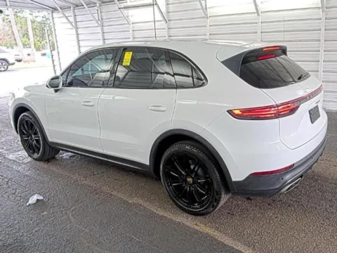 More photos of 2020 Porsche Cayenne at AutoGiant USA Fishers, IN