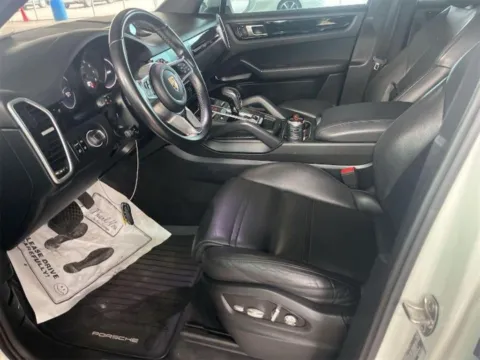 More photos of 2020 Porsche Cayenne at AutoGiant USA Fishers, IN