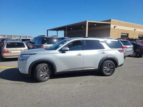 Photos of 2022 Nissan Pathfinder SV for sale in Fishers, IN at AutoGiant USA Fishers