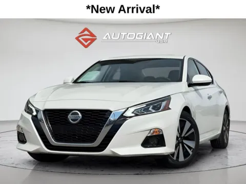 White 2020 Nissan Altima 2.5 SV for sale in Fishers, IN