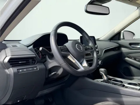 Photos of 2020 Nissan Altima 2.5 SV for sale in Fishers, IN at AutoGiant USA Fishers