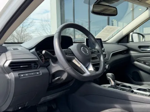 Photos of 2020 Nissan Altima 2.5 SV for sale in Fishers, IN at AutoGiant USA Fishers