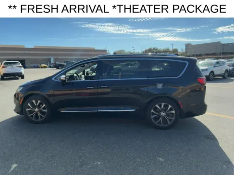 More photos of 2017 Chrysler Pacifica Limited at AutoGiant USA Fishers, IN