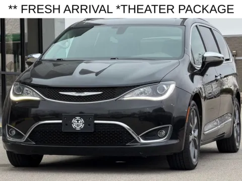 More photos of 2017 Chrysler Pacifica Limited at AutoGiant USA Fishers, IN