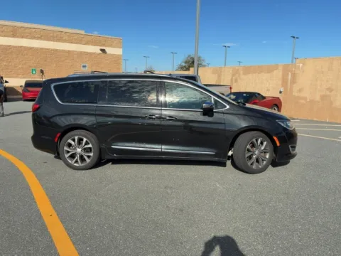 More photos of 2017 Chrysler Pacifica Limited at AutoGiant USA Fishers, IN