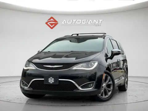 Black 2017 Chrysler Pacifica Limited for sale in Fishers, IN