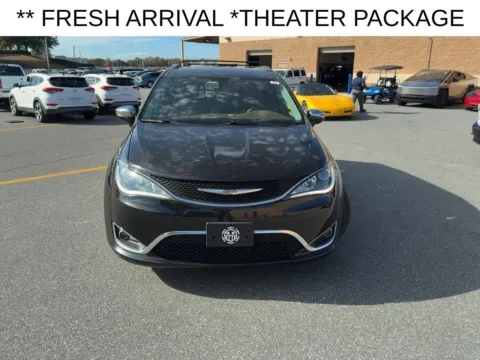 More photos of 2017 Chrysler Pacifica Limited at AutoGiant USA Fishers, IN