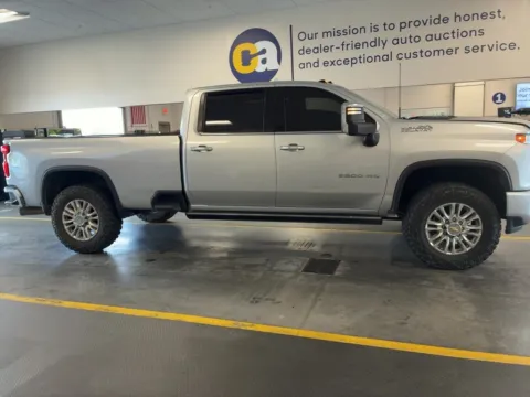 More photos of 2022 Chevrolet Silverado 3500HD High Country at AutoGiant USA Fishers, IN