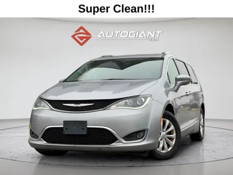 Silver 2019 Chrysler Pacifica Touring L for sale in Fishers, IN