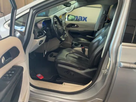 More photos of 2019 Chrysler Pacifica Touring L at AutoGiant USA Fishers, IN