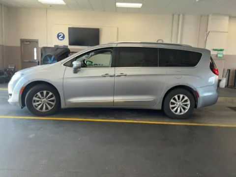 Photos of 2019 Chrysler Pacifica Touring L for sale in Fishers, IN at AutoGiant USA Fishers