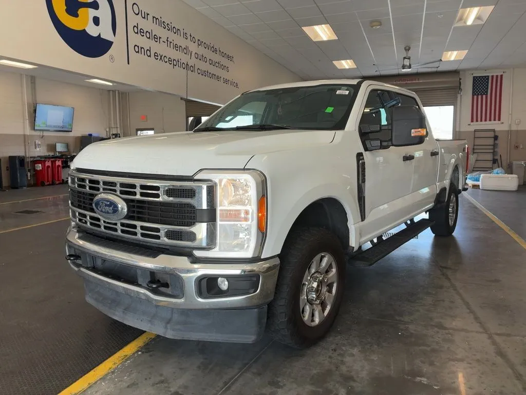 White 2023 Ford F-250SD XLT for sale in Fishers, IN