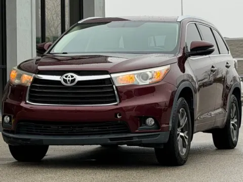 More photos of 2016 Toyota Highlander XLE V6 at AutoGiant USA Fishers, IN