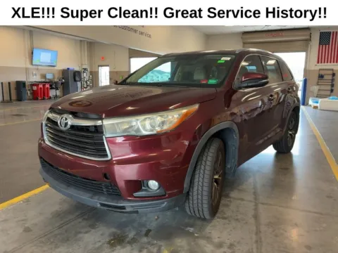 Red 2016 Toyota Highlander XLE V6 for sale in Fishers, IN