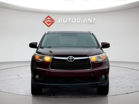 More photos of 2016 Toyota Highlander XLE V6 at AutoGiant USA Fishers, IN