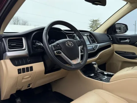 Photos of 2016 Toyota Highlander XLE V6 for sale in Fishers, IN at AutoGiant USA Fishers
