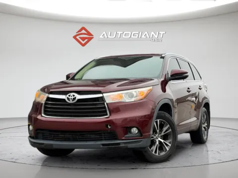 Red 2016 Toyota Highlander XLE V6 for sale in Fishers, IN