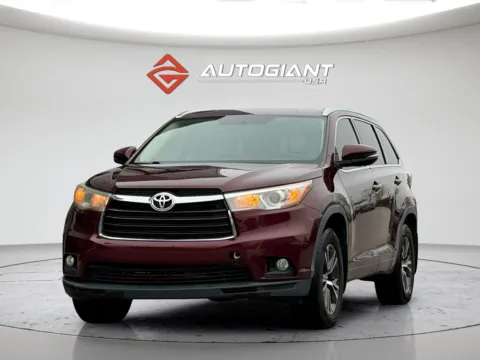 More photos of 2016 Toyota Highlander XLE V6 at AutoGiant USA Fishers, IN