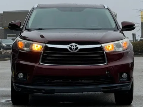 Another view of 2016 Toyota Highlander XLE V6 for sale in Fishers, IN at AutoGiant USA Fishers