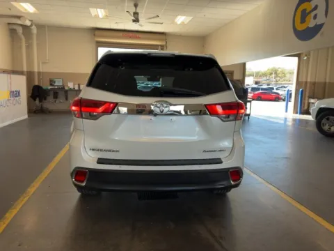 Another view of 2019 Toyota Highlander Limited Platinum for sale in Fishers, IN at AutoGiant USA Fishers
