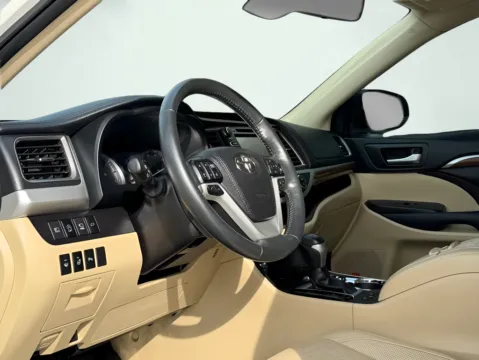 Photos of 2019 Toyota Highlander Limited Platinum for sale in Fishers, IN at AutoGiant USA Fishers