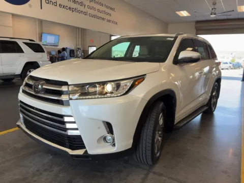 White 2019 Toyota Highlander Limited Platinum for sale in Fishers, IN