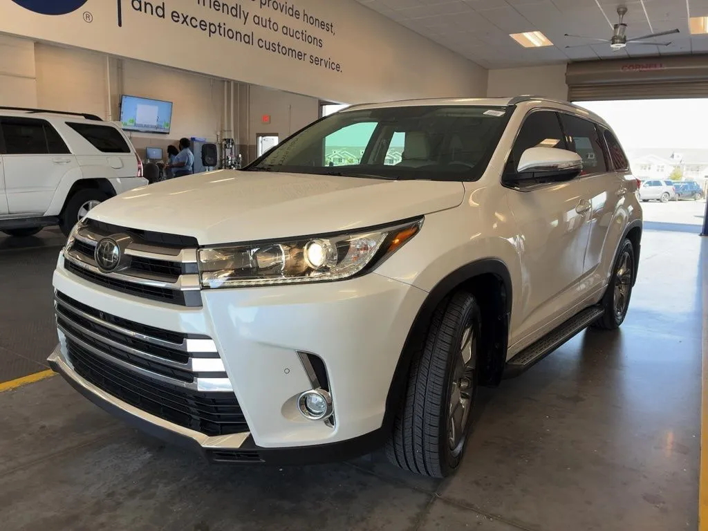 White 2019 Toyota Highlander Limited Platinum for sale in Fishers, IN