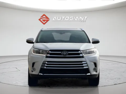 More photos of 2019 Toyota Highlander Limited Platinum at AutoGiant USA Fishers, IN