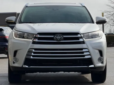 Another view of 2019 Toyota Highlander Limited Platinum for sale in Fishers, IN at AutoGiant USA Fishers