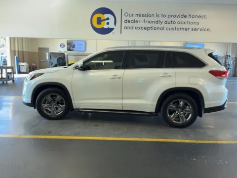 Photos of 2019 Toyota Highlander Limited Platinum for sale in Fishers, IN at AutoGiant USA Fishers