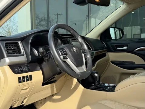 Photos of 2019 Toyota Highlander Limited Platinum for sale in Fishers, IN at AutoGiant USA Fishers