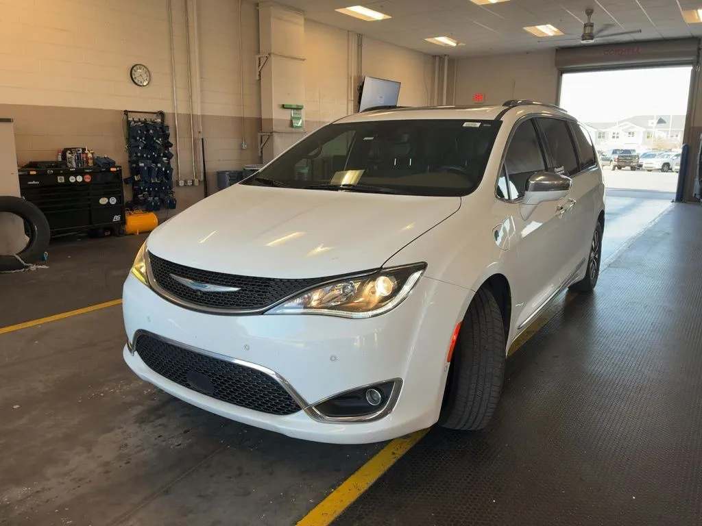 White 2020 Chrysler Pacifica Hybrid Limited for sale in Fishers, IN