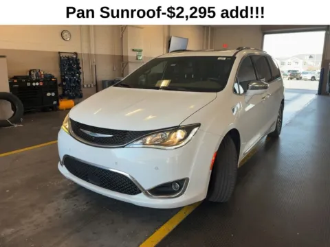 White 2020 Chrysler Pacifica Hybrid Limited for sale in Fishers, IN