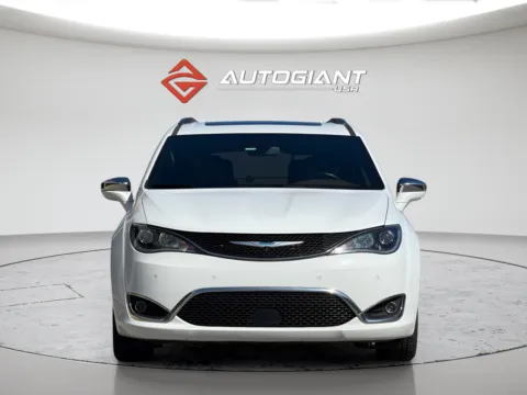 More photos of 2020 Chrysler Pacifica Hybrid Limited at AutoGiant USA Fishers, IN