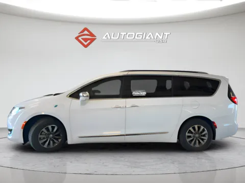Photos of 2020 Chrysler Pacifica Hybrid Limited for sale in Fishers, IN at AutoGiant USA Fishers